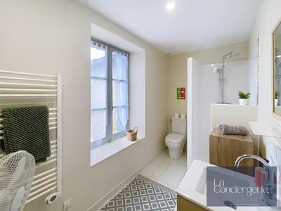 Salle de bains dans l'établissement Le Duplex de Bellevue - Futuroscope - La Conciergerie.