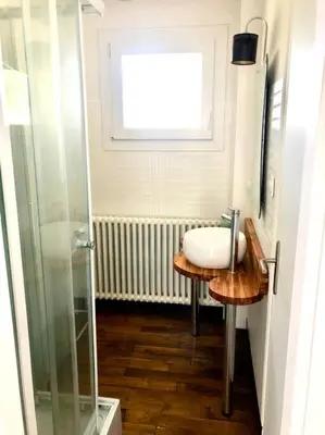 Salle de bains dans l'établissement Appartement Cosy proche Futuroscope