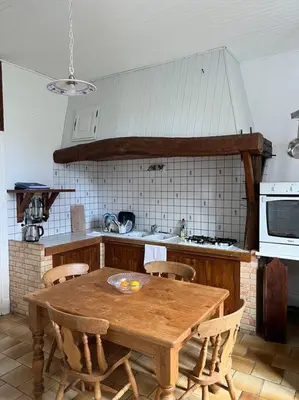 Cuisine ou kitchenette dans l'établissement Maison Aunac