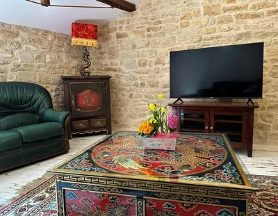 Télévision ou salle de divertissement dans l'établissement Happiness Verteuil sur Charente