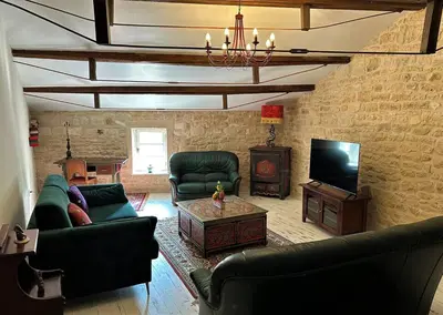Télévision ou salle de divertissement dans l'établissement Happiness Verteuil sur Charente