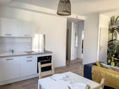 Cuisine ou kitchenette dans l'établissement Résidence Appartements Niort wifi-parking
