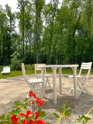 Jardin de l'établissement Makivka - A 5 min de Cognac - Maison entière avec 2 chambres