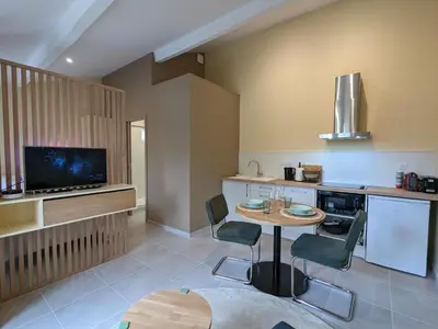 Cuisine ou kitchenette dans l'établissement Studio confort à Angoulême avec terrasse, proche transports, idéale pour couples et bébés. - FR-1-653-231