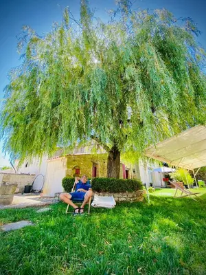 Jardin de l'établissement Gîte Chez Tiramisù avec piscine