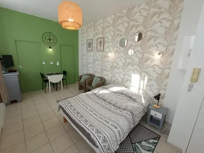 Un ou plusieurs lits dans un hébergement de l'établissement Lumineux appartement en RDC près port de plaisance