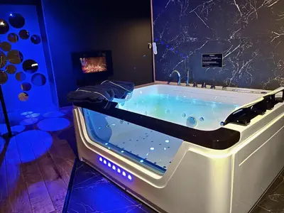 Plan de l'établissement Suite Cléopâtre avec balnéo & billard - Doux Bleu Jeux