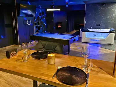 Plan de l'établissement Suite Cléopâtre avec balnéo & billard - Doux Bleu Jeux