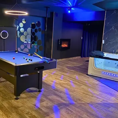 Suite Cléopâtre avec balnéo & billard - Doux Bleu Jeux