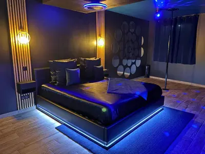 Coin salon dans l'établissement Suite Casanova avec SPA & Escape Love Game - Doux Bleu Jeux